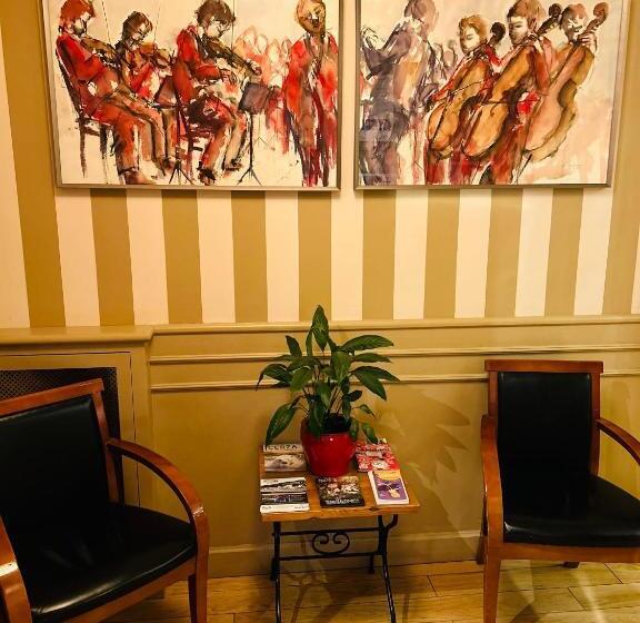 Номер Superior с Видом, & Restaurant Le Central Trouville