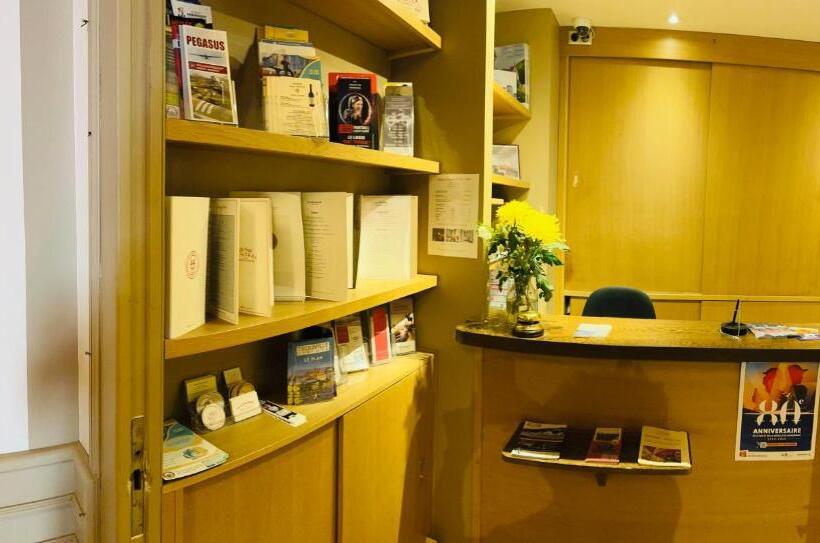 Номер Superior с Видом, & Restaurant Le Central Trouville