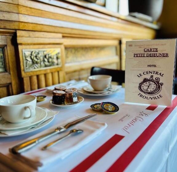 Номер Superior с Видом, & Restaurant Le Central Trouville