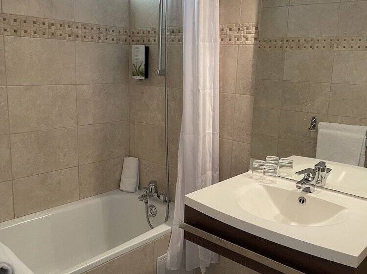 标准三人间, Le Medieval Palais Des Papes