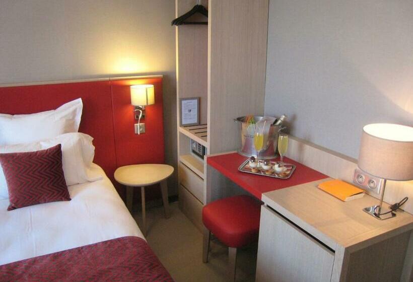 חדר סטנדרט נוף לים עם מרפסת, Logis Hôtel Restaurant Le Goyen