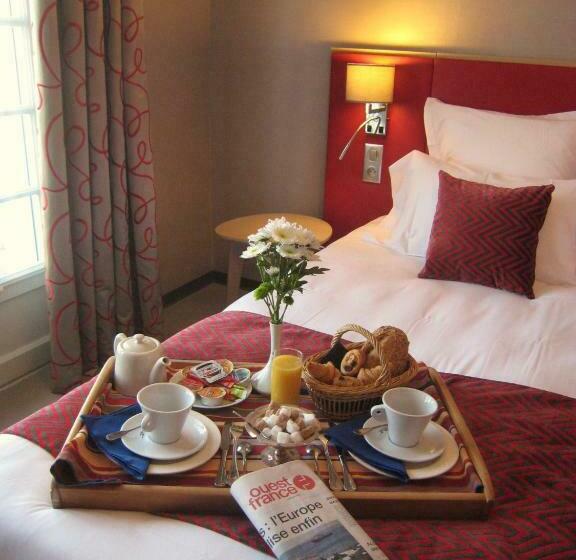 חדר סטנדרט נוף לים עם מרפסת, Logis Hôtel Restaurant Le Goyen