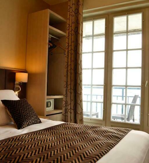 חדר סטנדרט נוף לים עם מרפסת, Logis Hôtel Restaurant Le Goyen