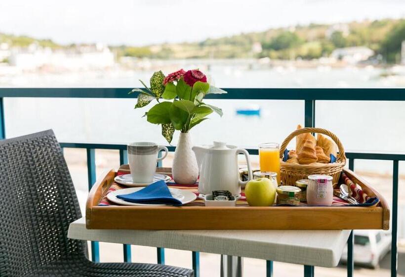 Номер Комфорт Вид на Море, Logis Hôtel Restaurant Le Goyen