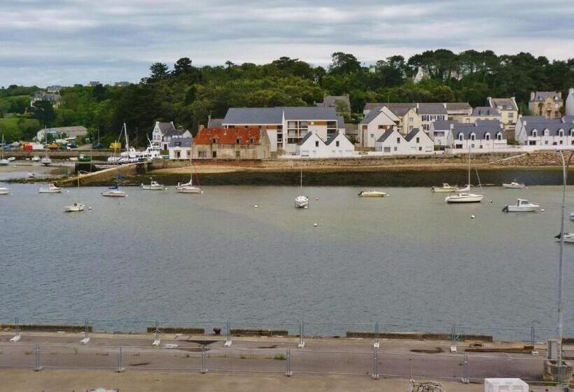 חדר משפחתי נוף לים, Logis Hôtel Restaurant Le Goyen