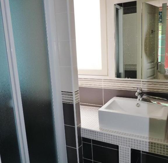 דירת שני חדרים, Logis Hôtel Restaurant Le Goyen