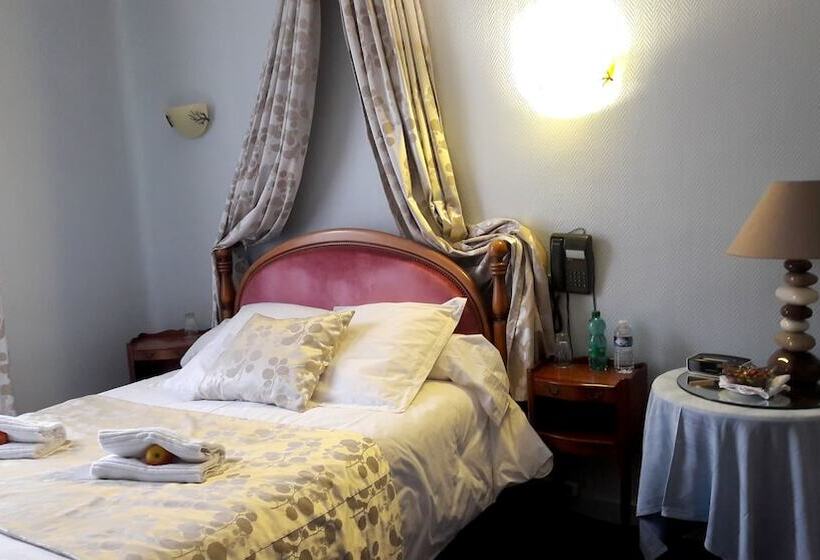 Номер Superior, Logis Hôtel Et Restaurant Du Dauphin