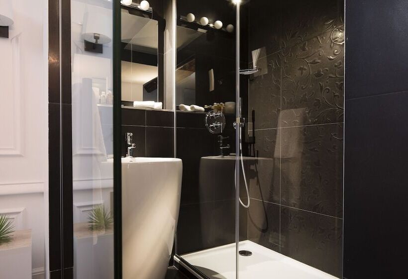 クラブルーム, Moliere