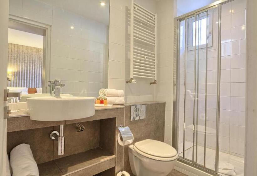 スタンダードトリプルルーム, Mondial