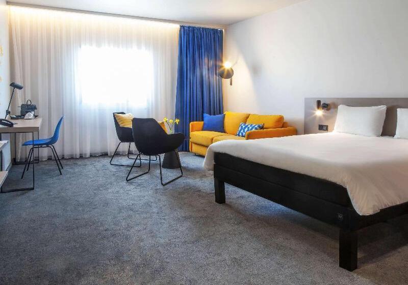 スーペリアトリプルルーム, Mondial