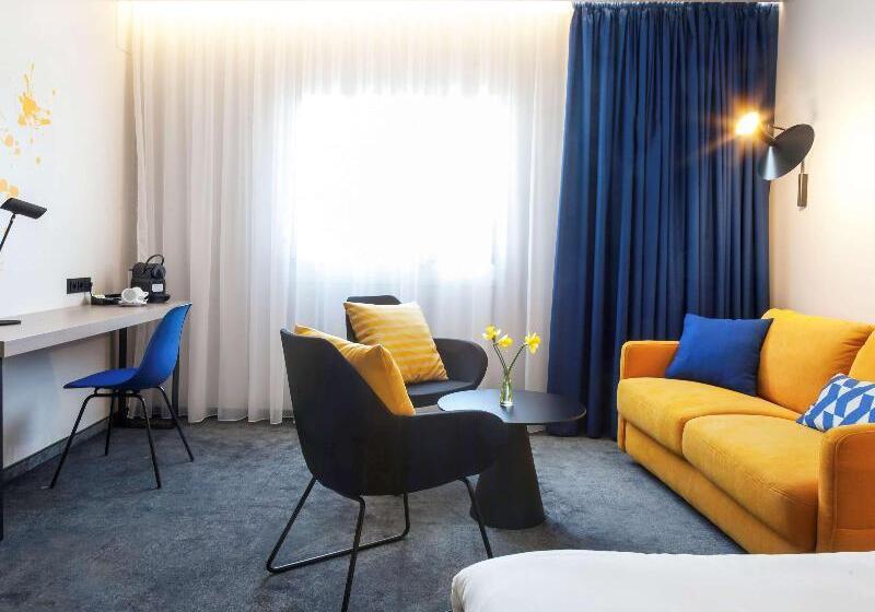 スーペリアトリプルルーム, Mondial