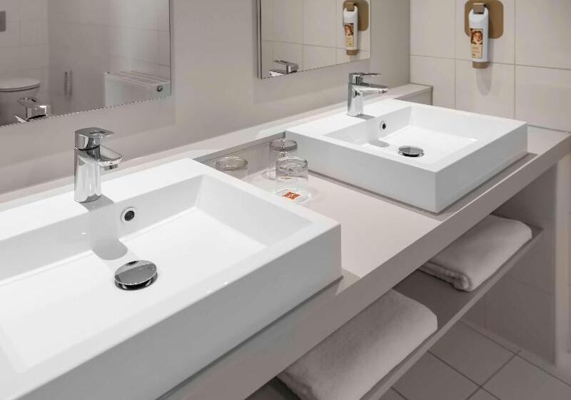 スーペリアトリプルルーム, Mondial