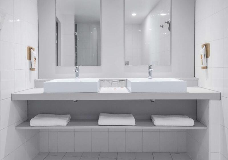 スーペリアトリプルルーム, Mondial