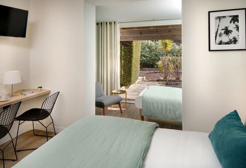 Трехместный Номер Стандарт Вид на Сад, & Spa Les Mouettes