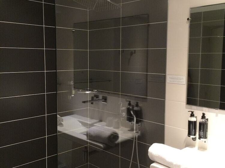 Полулюкс Вид на Бассейн, & Spa Les Mouettes