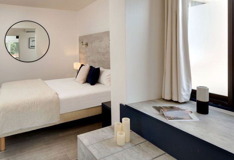 Полулюкс Вид на Бассейн, & Spa Les Mouettes