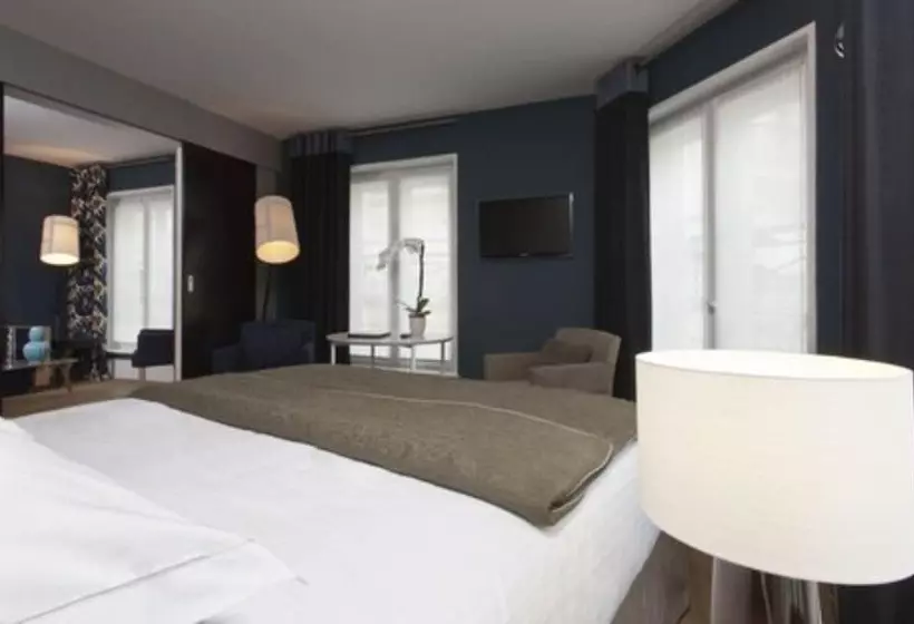 سوییت جونیور, La Villa Saint Germain Des Prés