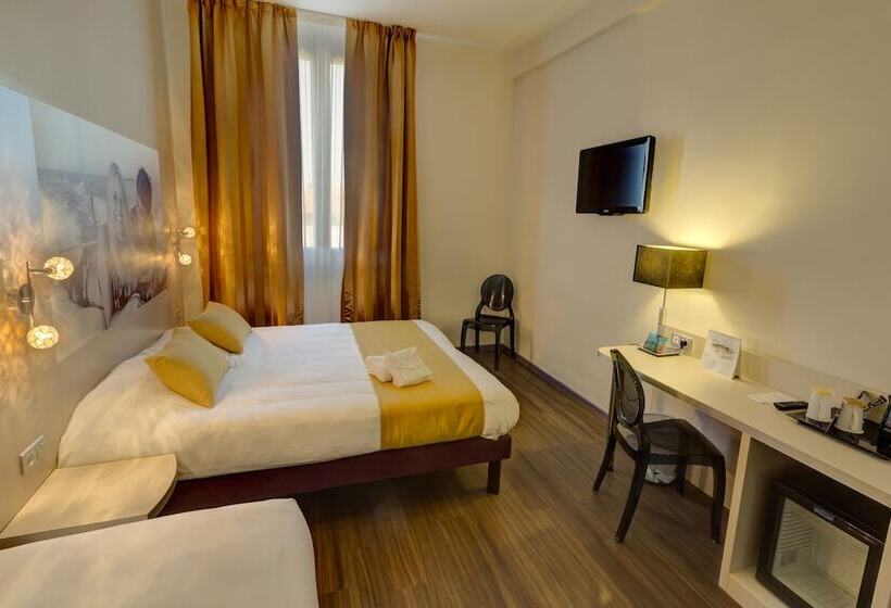 高级三人间, Arles Plaza