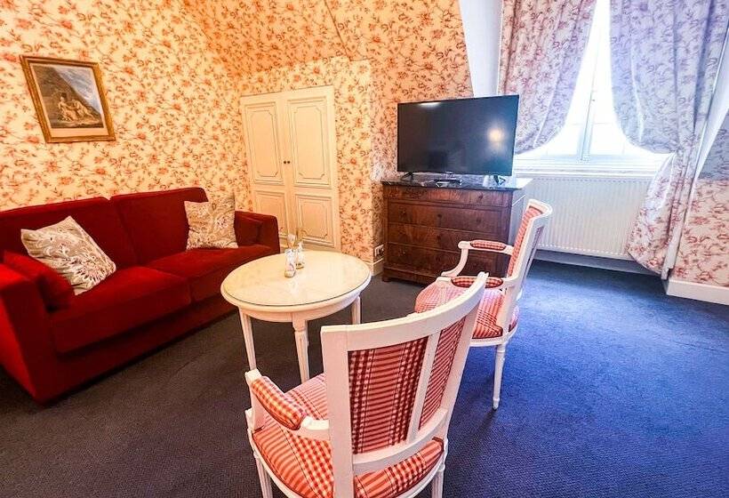 جناح عائلي, Chateau De Beauvois  La Maison Younan