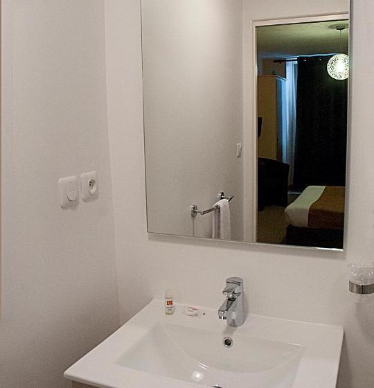 标准间, Des Pyrenees