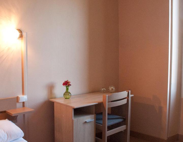 스탠다드 룸, Des Pyrenees