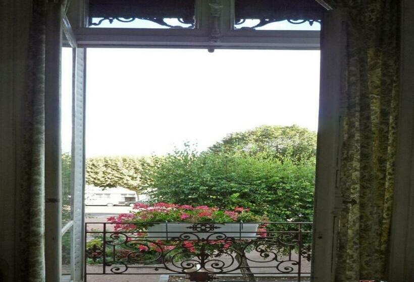 Номер Стандарт, Saint Jean