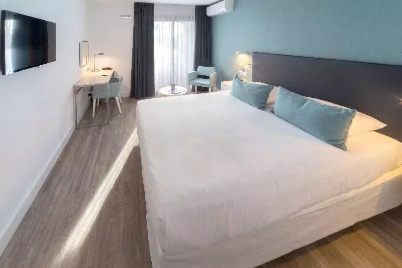 オーシャンビューデラックスルーム, Van Der Valk Hotel Saint Aygulf