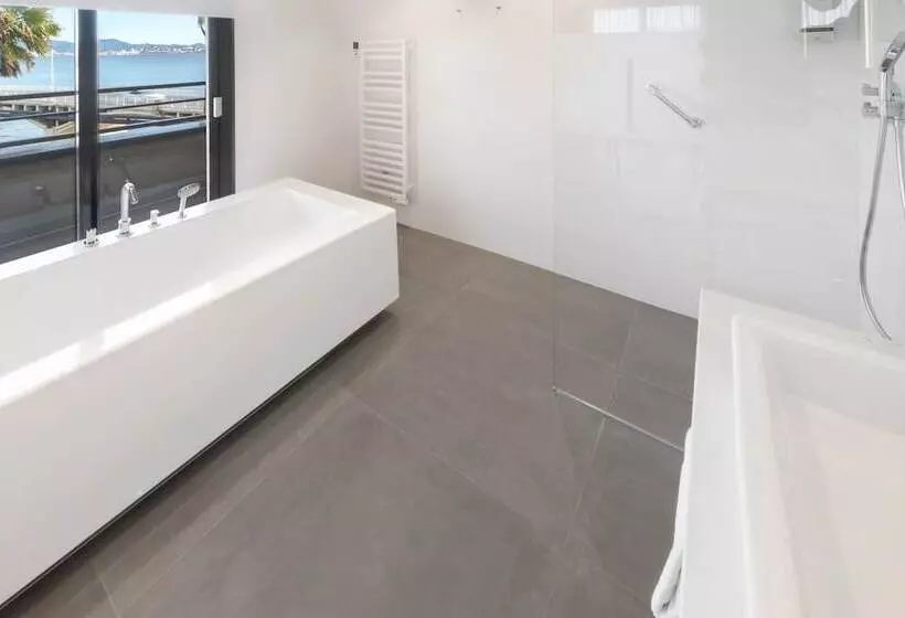 Superior-sviitti Merinäkymä, Van Der Valk Hotel Saint Aygulf