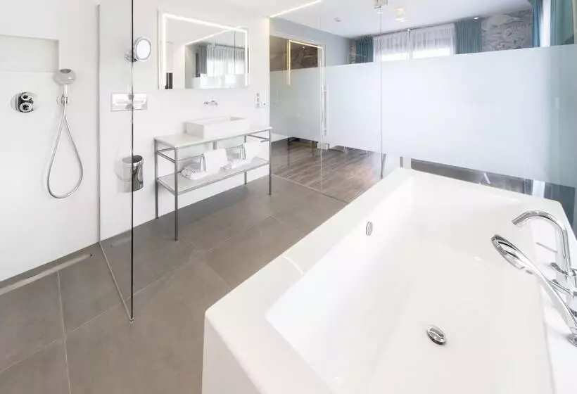 Superior-sviitti Merinäkymä, Van Der Valk Hotel Saint Aygulf