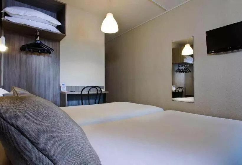 اتاق کلاسیک سه تخته, Tourhotel Blois