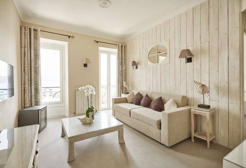 جناح مطلّ علي البحر, Welcome