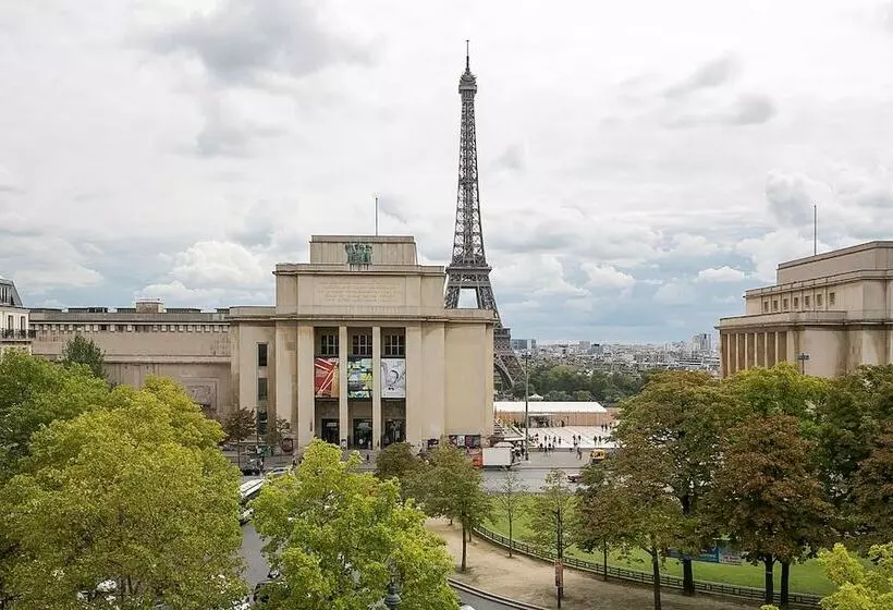 Comfort room with view, Best Western Au Trocadero