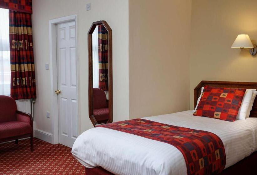 غرفة قياسية ثلاثية, Crewe Arms