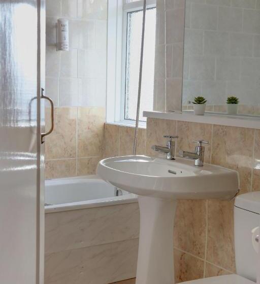 غرفة قياسية فردية, Crewe Arms