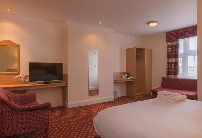 غرفة عائلية, Crewe Arms