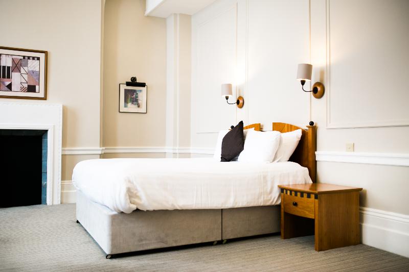 高级客房, The Angel