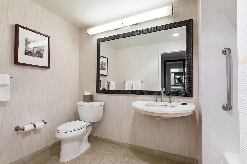 标准单人间, The Angel