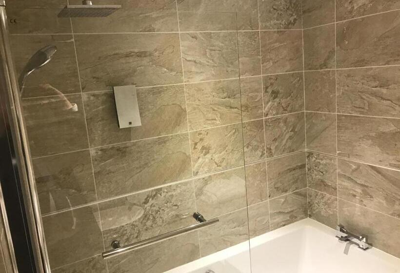 جناح سوبيريور, Best Western Rockingham Forest