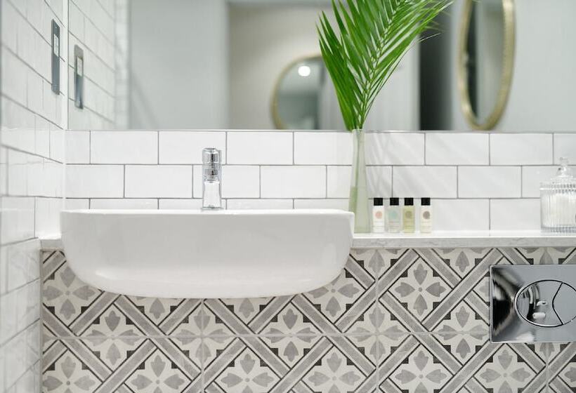 ジュニアスイート, Burnham Beeches