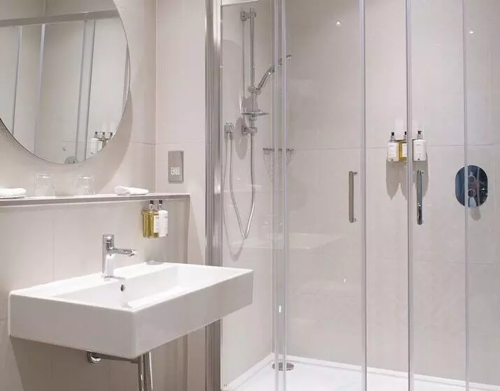 スイート, Bush Hotel Farnham