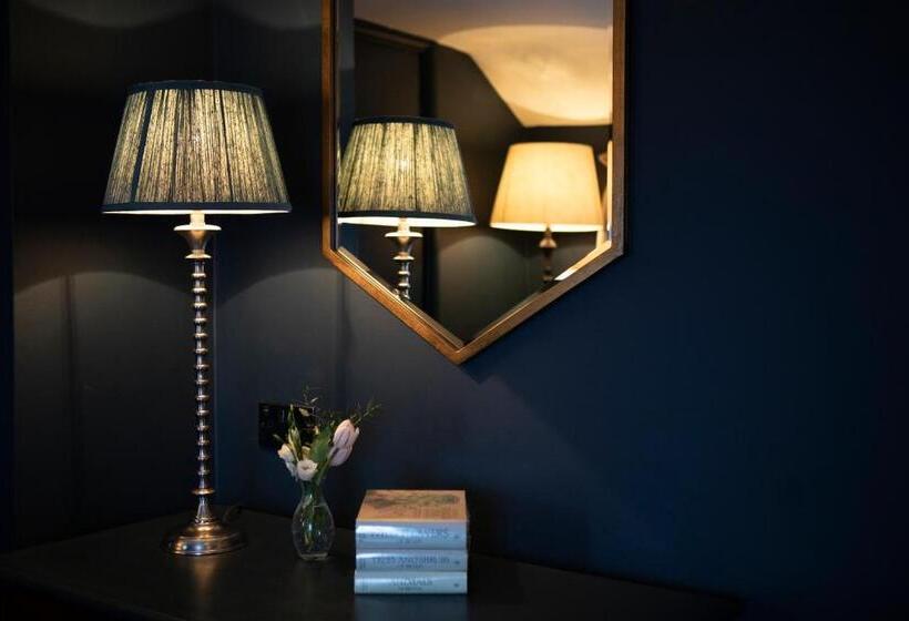 Номер Комфорт, Cottage In The Wood