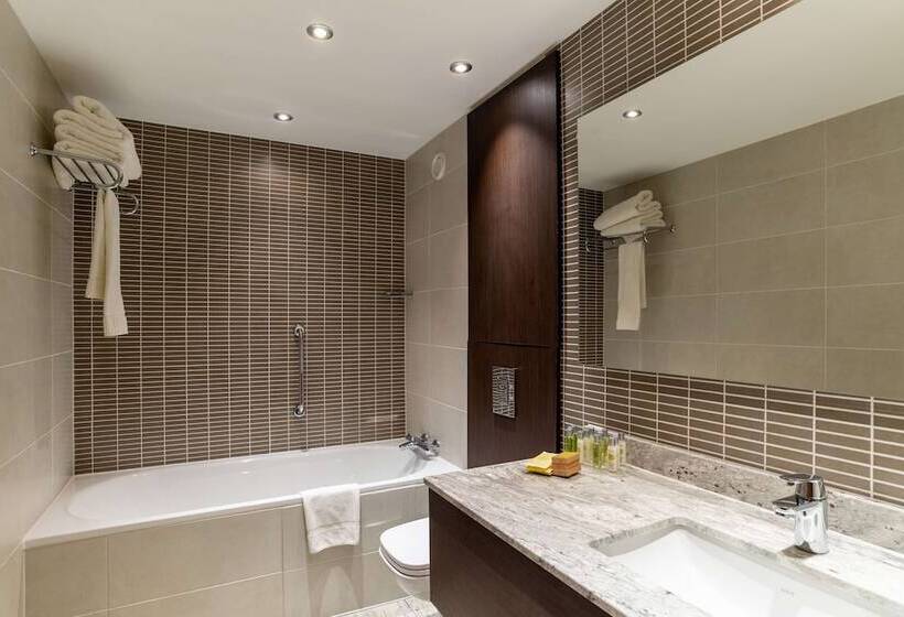 חדר דלוקס, Hilton London Gatwick Airport