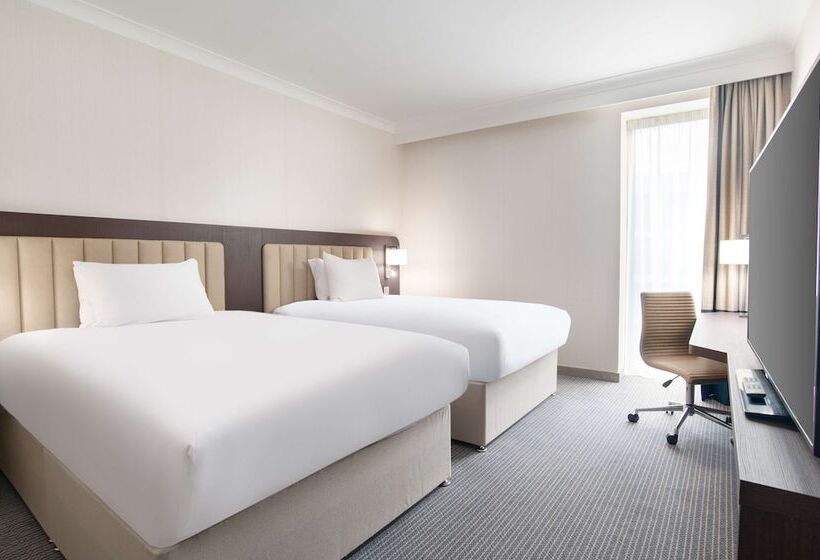 Номер Deluxe, Hilton London Gatwick Airport
