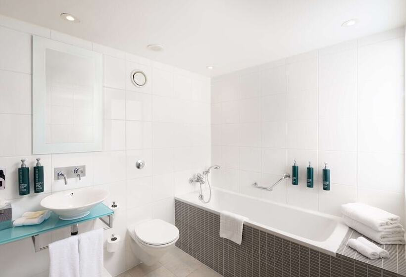 Люкс, Hilton London Gatwick Airport