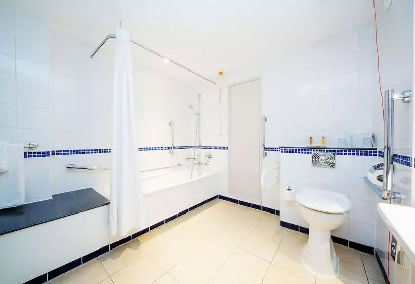 身障者適用スタンダードルーム, Holiday Inn Aylesbury, An Ihg