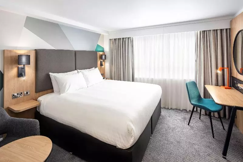 キングサイズベッドのスタンダードルーム, Holiday Inn Aylesbury, An Ihg