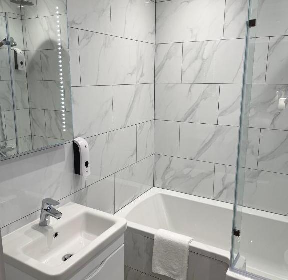 Номер Superior, Holtwhites