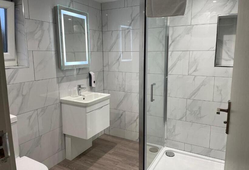 غرفة سوبيريور, Holtwhites