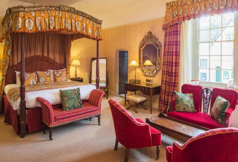 غرفة قياسية, Luttrell Arms