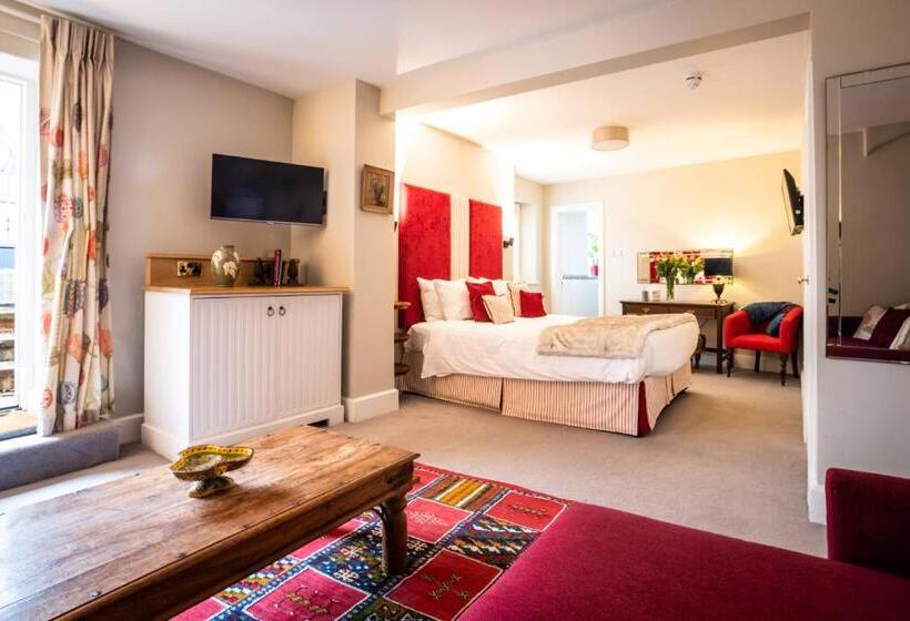 غرفة قياسية, Luttrell Arms